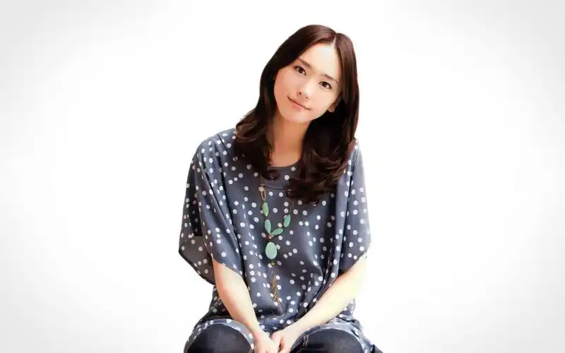 韩国女演员金泰熙明星壁纸