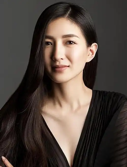 在《致我们终将逝去的青春》中,江疏影的演技那叫一个差