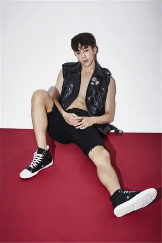 韩国偶像南柱赫最新杂志写真手机桌面壁纸