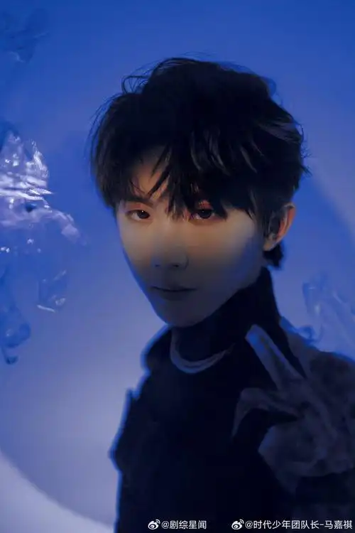 马嘉祺生日系列写真之《blue》02 是蓝色系的帅气小马!