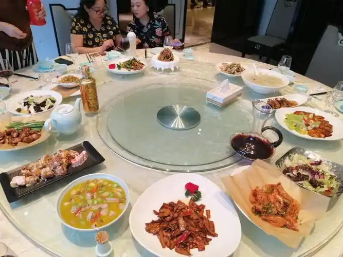 2019年7月6日,是美女帅哥们为晓溪美女过生日,这一天大家都见证了她的