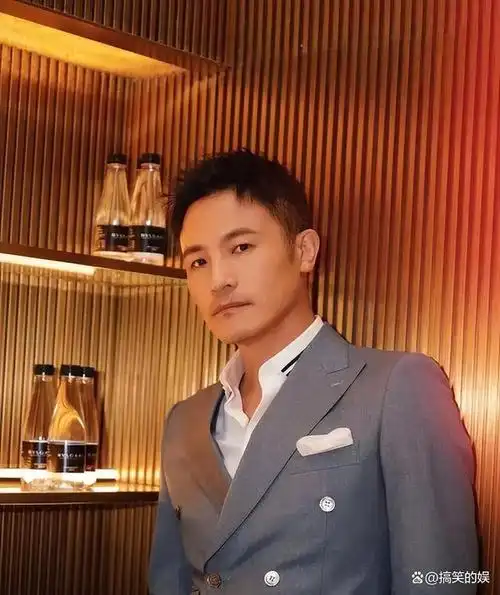 耿乐,一个备受瞩目的演员,他的生活轨迹在花花公子的标签背后充满了