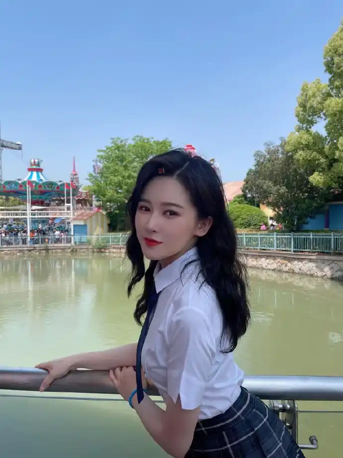 偶像女团snh48成员温晶婕迷人美照欣赏