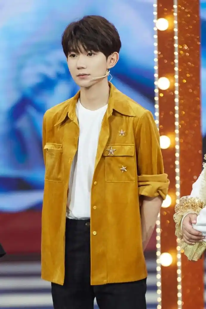 爱豆橙色系穿搭#那@tfboys-王源二字弟弟必须榜上有名了!