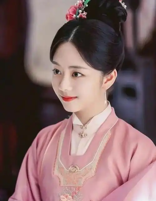 老天赏饭吃的谭松韵甜美公主绽放性感魅力令人陶醉不已