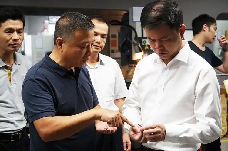 拥抱科技创新工作方式市公安局黄文雅副局长带队莅临哈瓦参观调研