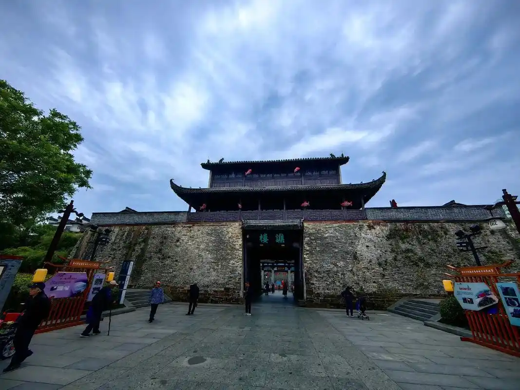 徽州古城,又名歙县古城,古称新安郡.位于安徽黄山市 - 抖音