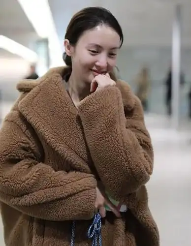 金晨竟敢素颜面对镜头,皮肤嫩白有光泽,网友:素颜美女要换人了