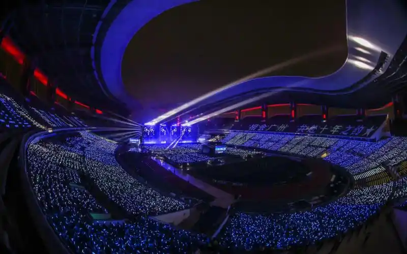 "这幅画是绝无仅有独一无二的"·星海|张杰广州演唱会《仰望星空》