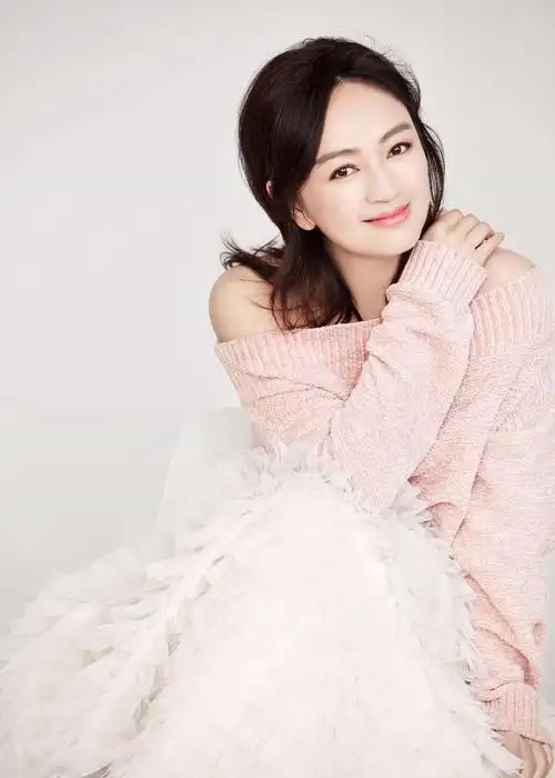 罗海琼为你读诗少女心如初讲述春日纯粹爱恋