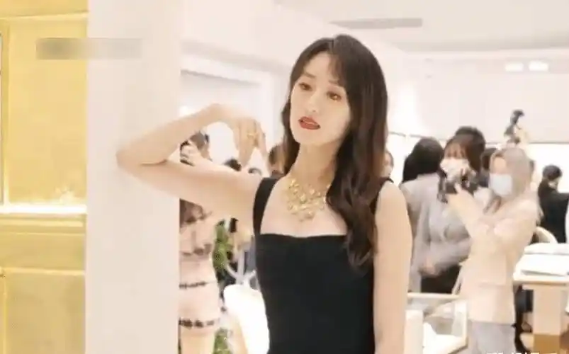 原创袁冰妍活动生图被传看清镜头下的状态真实身材一目了然