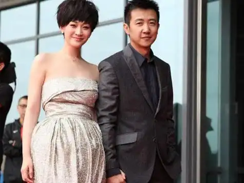 李小冉鄢颇被曝分手2个月 男方约妙龄子女吃饭