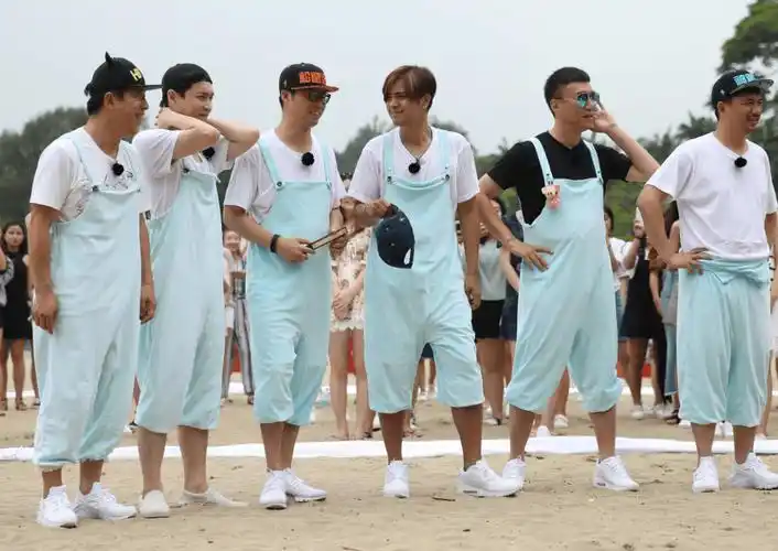 其他的6个常驻嘉宾是沙溢,黄子韬,杨迪,宋亚轩,那英,杨紫也没有在