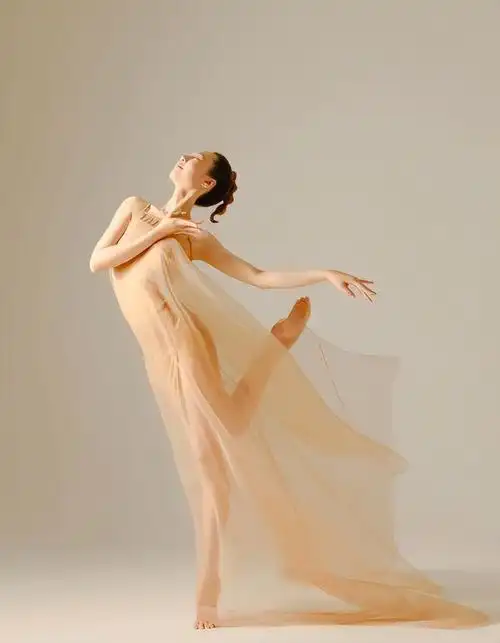 拍摄性感芭蕾舞,美女穿上舞蹈服,性感漂亮!