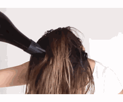 女子头发不慎卷入吹风机全身发麻恶心呕吐