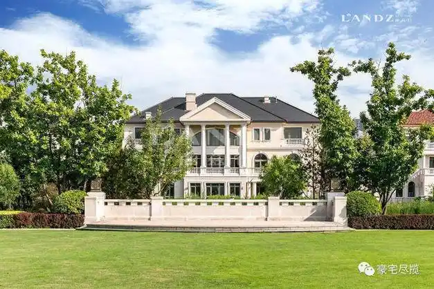 正如,位于北京朝阳区北五环国奥核心区的水岸别墅润泽御府.