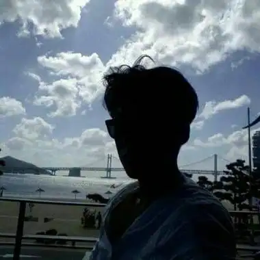 qq男生黑白头像帅气冷酷侧面人首先要爱的永远都是自己