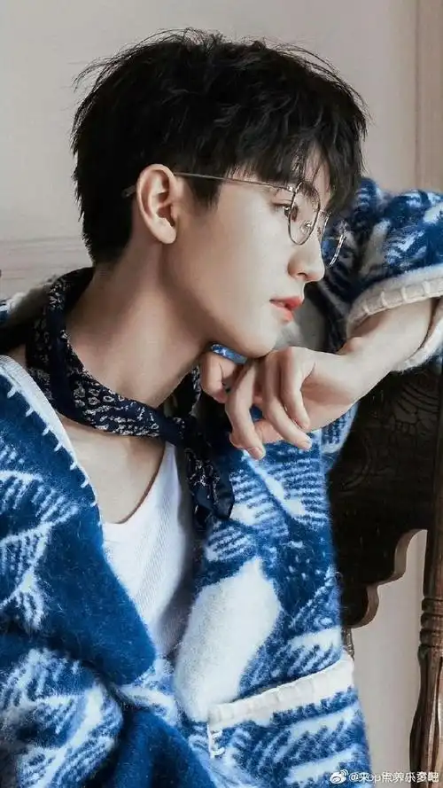 流量男星侧脸#王俊凯三一其随,内娱比美标杆,甚至是一代人的审美泼缮