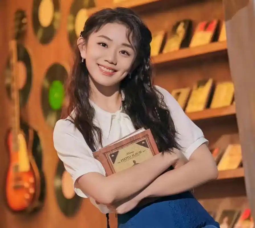 许嵩女朋友冯禧被湖南卫视台打码,这是怎么啦?