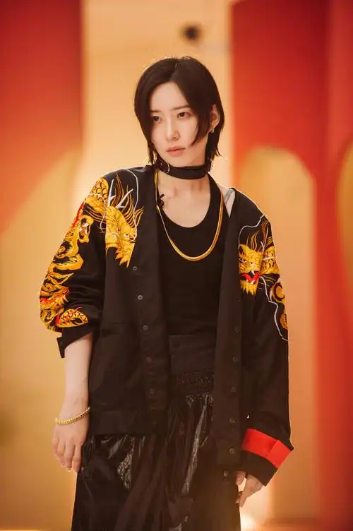 乘风破浪的姐姐首场公演李斯丹妮成功晋级