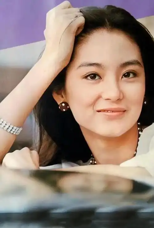 正是林青霞.女神啊,您是不是太不要脸了!