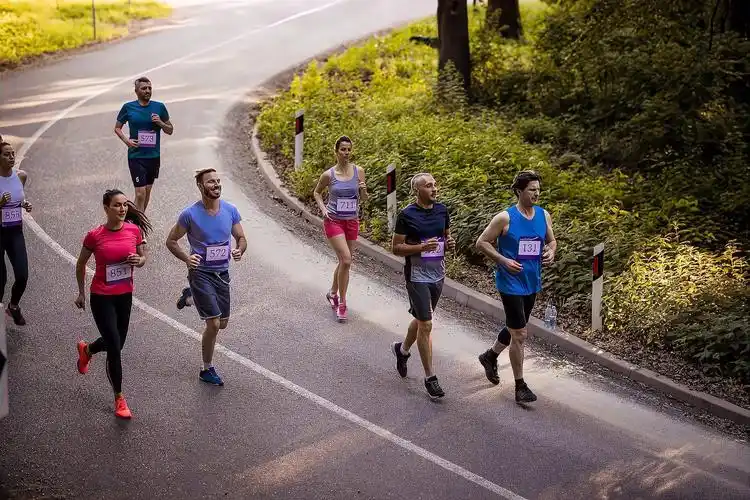 195公里的马拉松,不仅是一场对身体的挑战,更是一次心灵的洗礼.