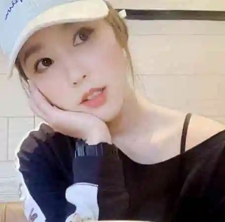 逾唐韵结婚,不过短短3年后,双方就签署了离婚协议,两人生有一女马世媛