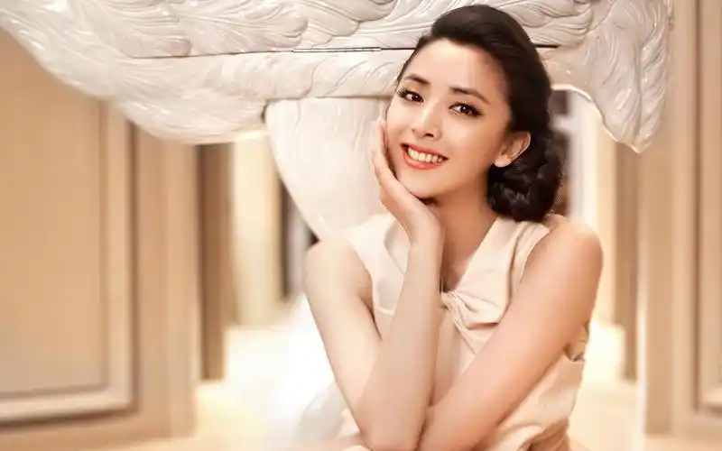 美女明星黄小蕾电脑高清桌面壁纸图片下载