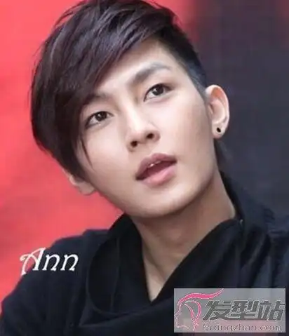 男生帅气斜刘海发型修颜养眼尽显潮男范