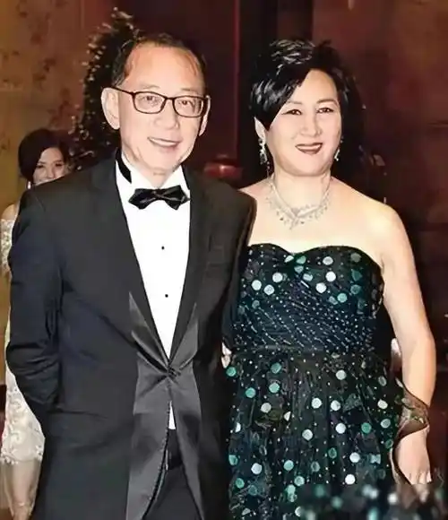 杨受成揭秘:容祖儿,梁咏琪等女星背后的绯闻大佬_商业_香港_成为了
