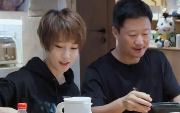 吴京谢楠综艺暴露真实日常?为一碗面而吵架,男方愤怒摔毛巾