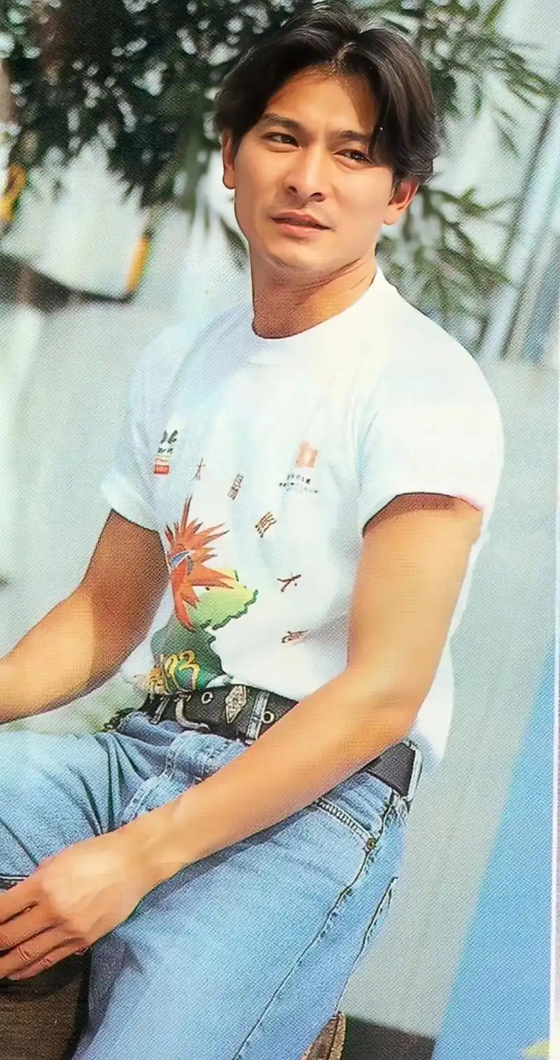 我拿出这张帅照,阁下该如何应对!#刘德华 #帅气 - 抖音