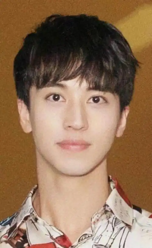 景甜,许魏洲修复双眼皮