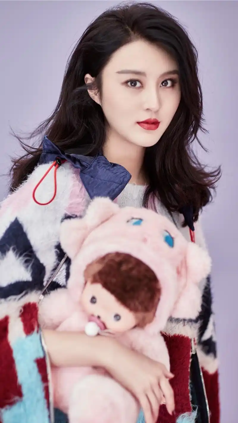 甘露精美壁纸:脸大又圆还能美丽无双的,她算一个!