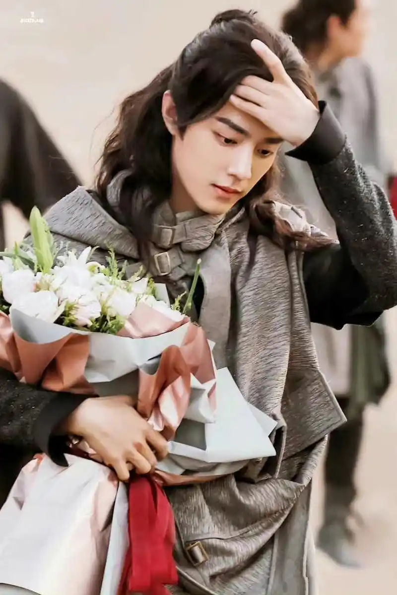 喜欢看肖战宝宝捧花