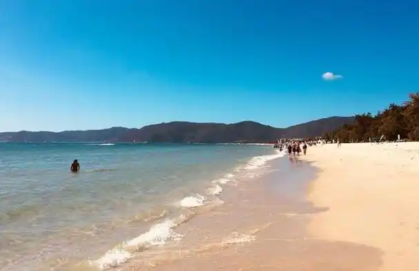 三亚躺平式旅游各个海湾吃住玩指南