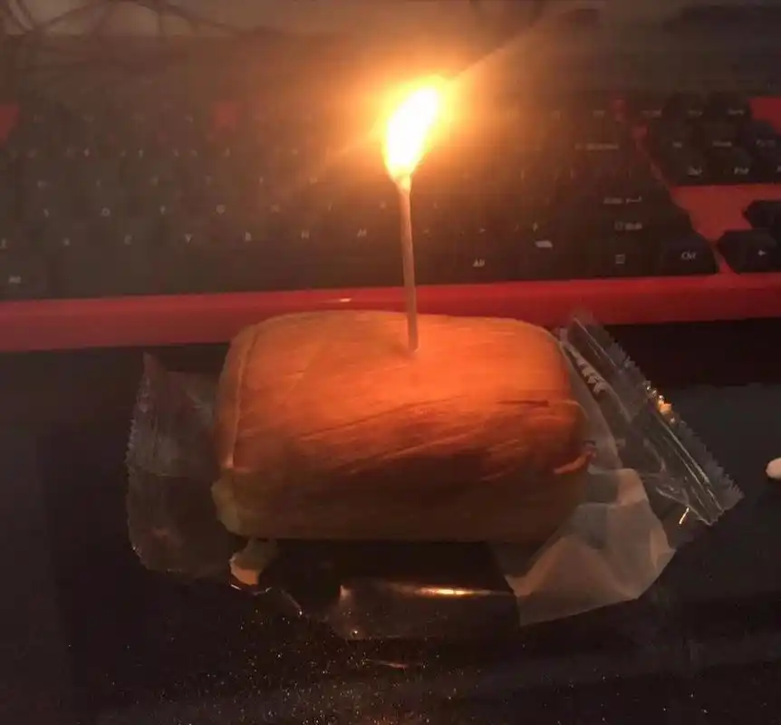 原创穷人的生日蛋糕,有对比才有伤害,网友这款,赢得掌声雷鸣!