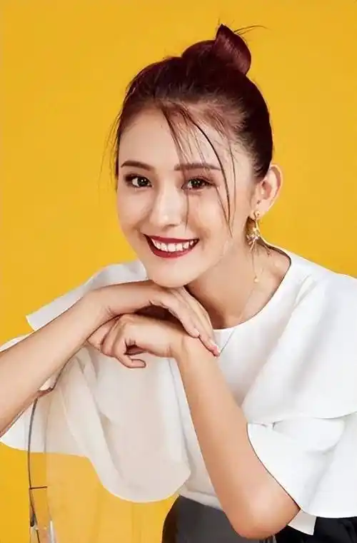 被网暴到重度抑郁,出道多年的"拽妃"热依扎,终于霸气归来了