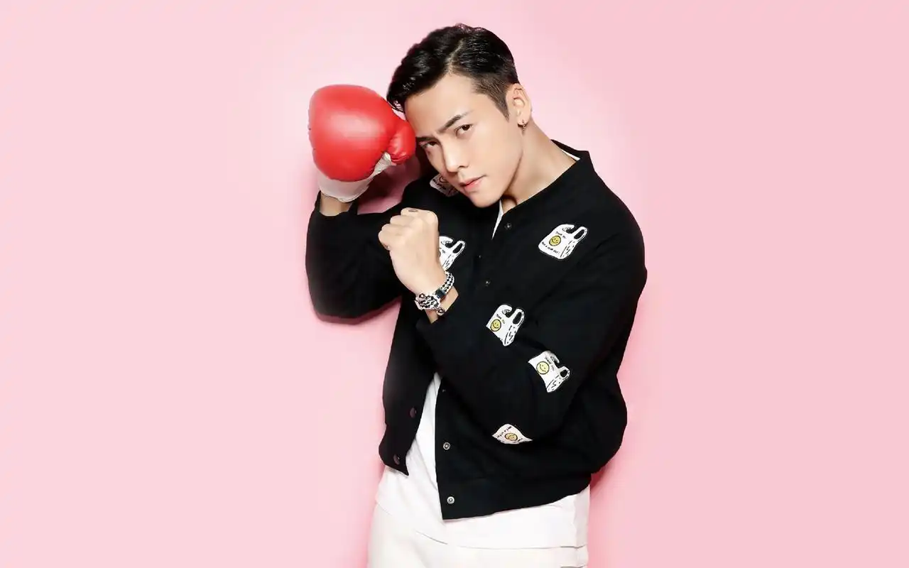 明星帅哥陈伟霆写真电脑桌面壁纸下载