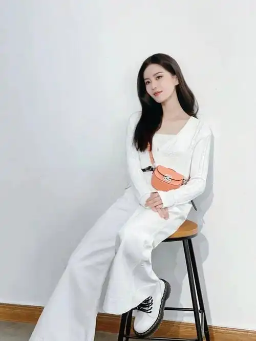 看了刘诗诗穿搭发现:学会"去繁就简"才能穿出高级感!