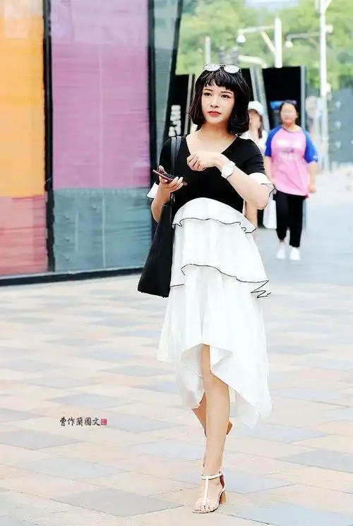 街拍:姿彩万千的凉鞋美女