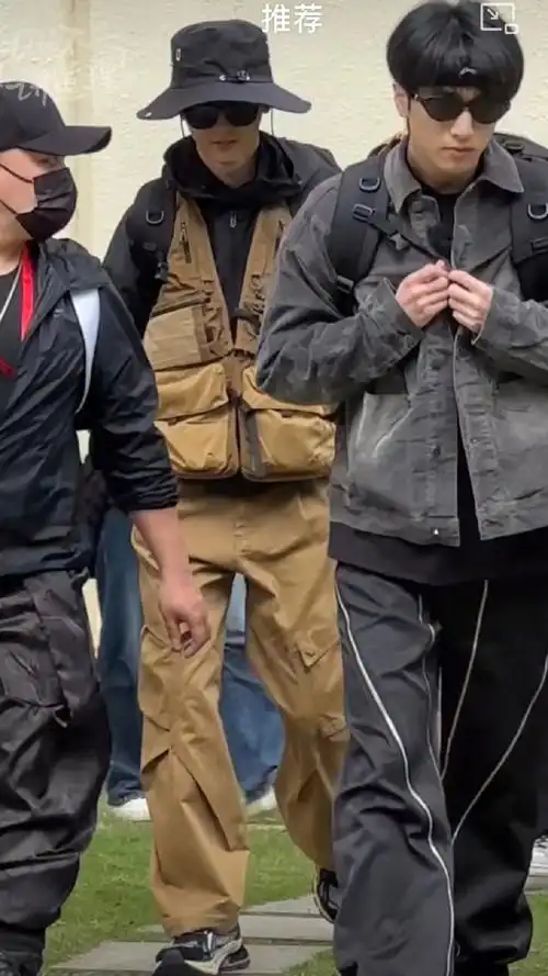 背面:爸爸妈妈去上班～我去幼儿园～#马嘉祺这是我的岛