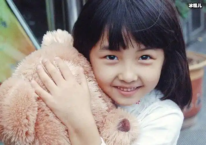 张子枫家庭作坊也能火她为何不签经纪公司