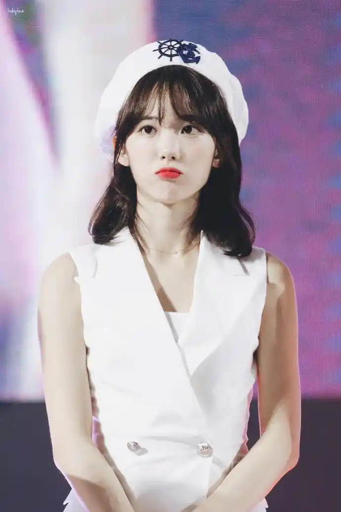 李luda#致命可爱李luda#【高清】190720 lg v50庆祝公演luda饭拍【cr.