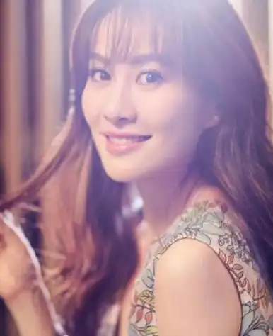 叶璇转发了节目组的微博,并写到:"剧组刚才发来贺电,收视率爆灯话题榜