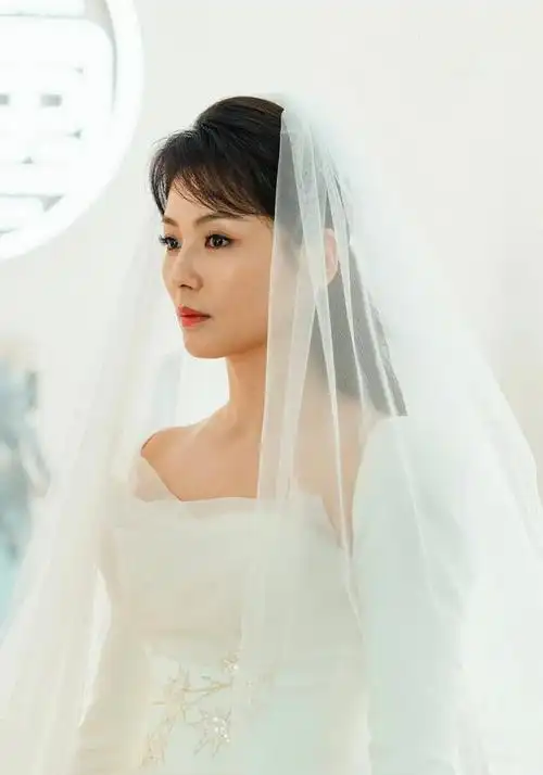 演员刘涛,4年帮丈夫还清4亿,婆婆是她后盾