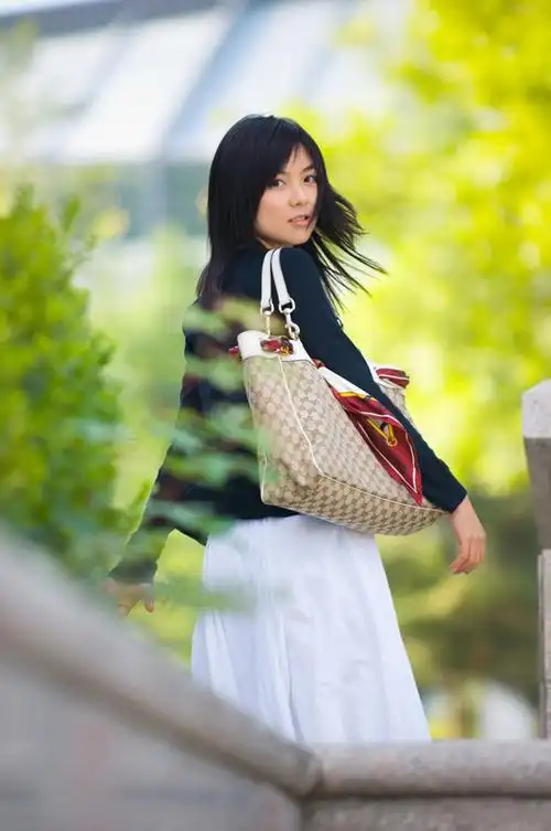 人像- 山路弯弯