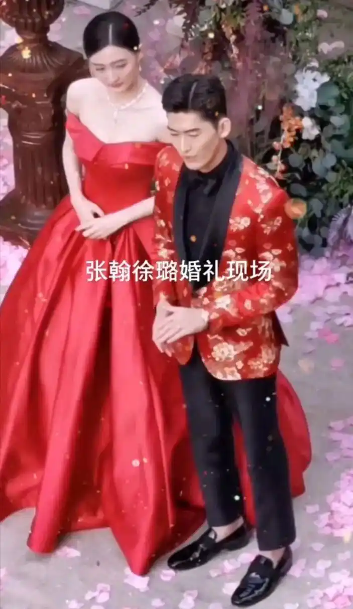幸福快乐[玫瑰][玫瑰]太般配了[比心][比心][比心]结婚的时候都很般配