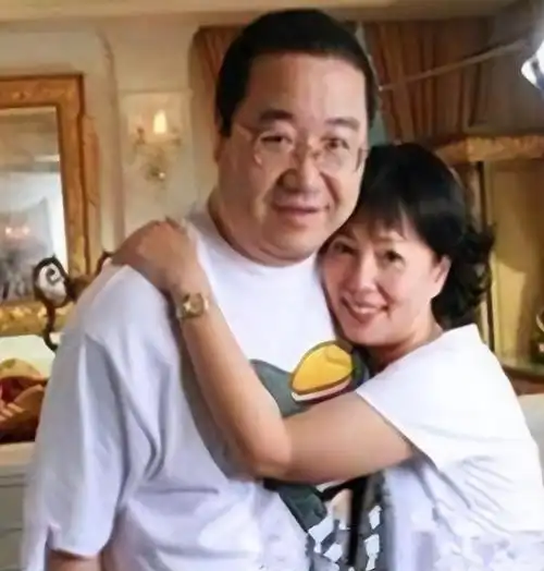 不过,梁左,梁天,梁欢当年在国内的喜剧界也是非常出名的,两个写一个演