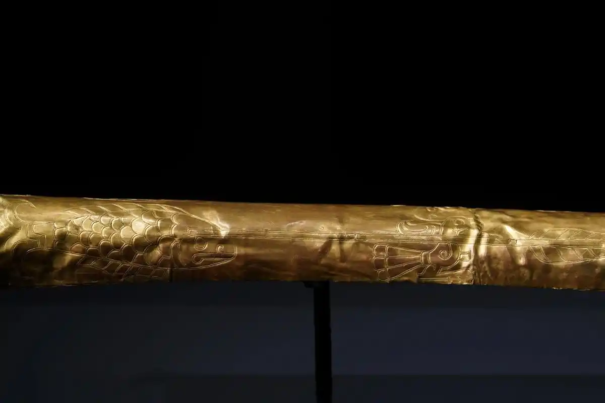 三星堆文物|金杖(纹饰全图细节) 三星堆金杖是1986年于四川省广汉市